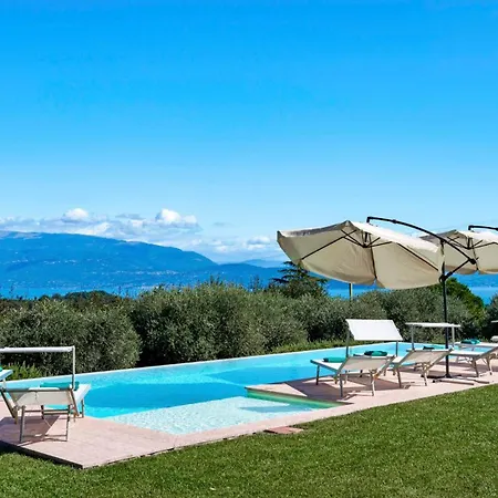 Del Prato 8, Emma Villa *